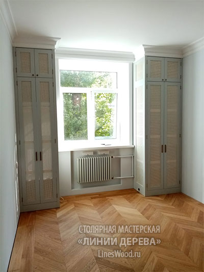 Парные шкафы с фасадами из ротанга: элегантное решение для небольшой комнаты